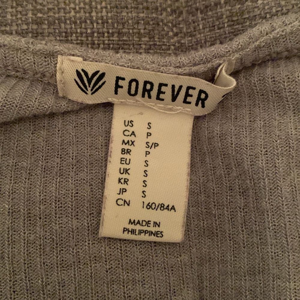 F21 🩶 Top - Picture 4 of 4
